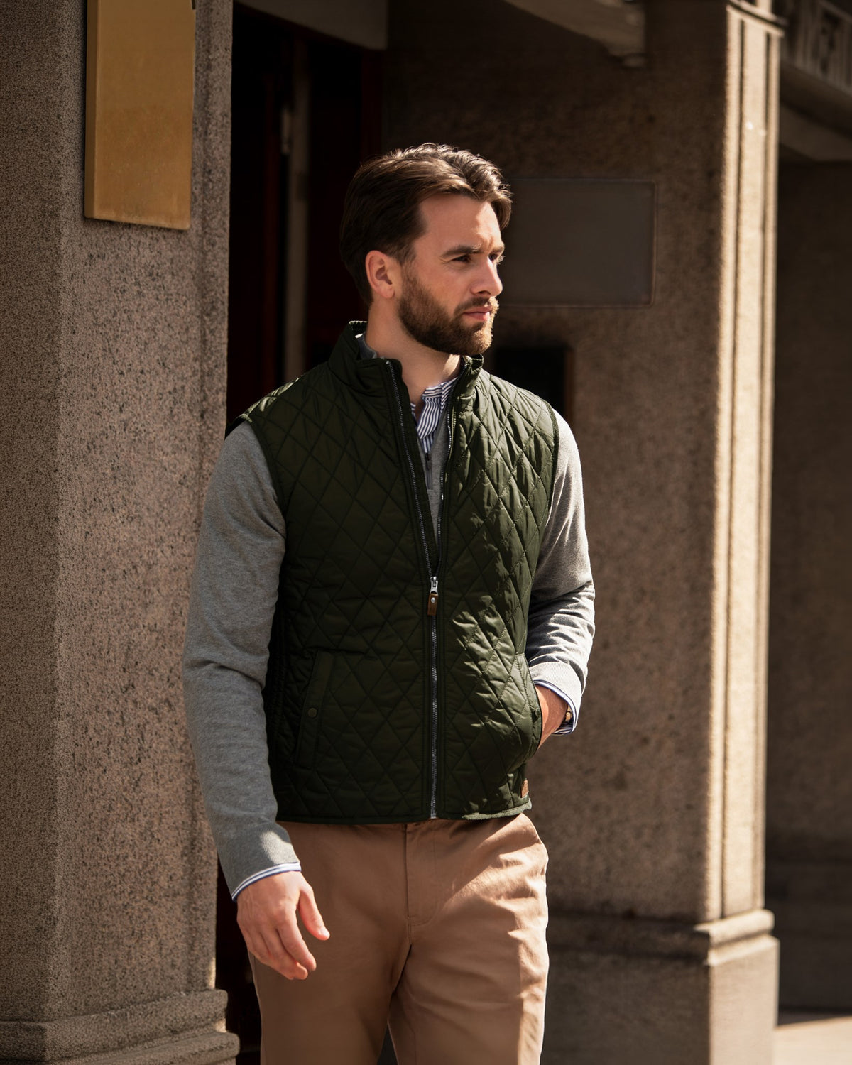 Camden Men Olive AW25 Modelimage