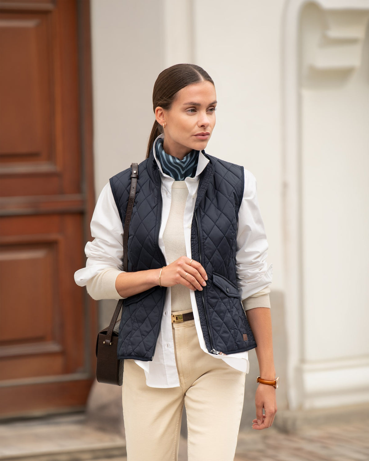 Camden Women Midnight Blue AW24 Modelimage