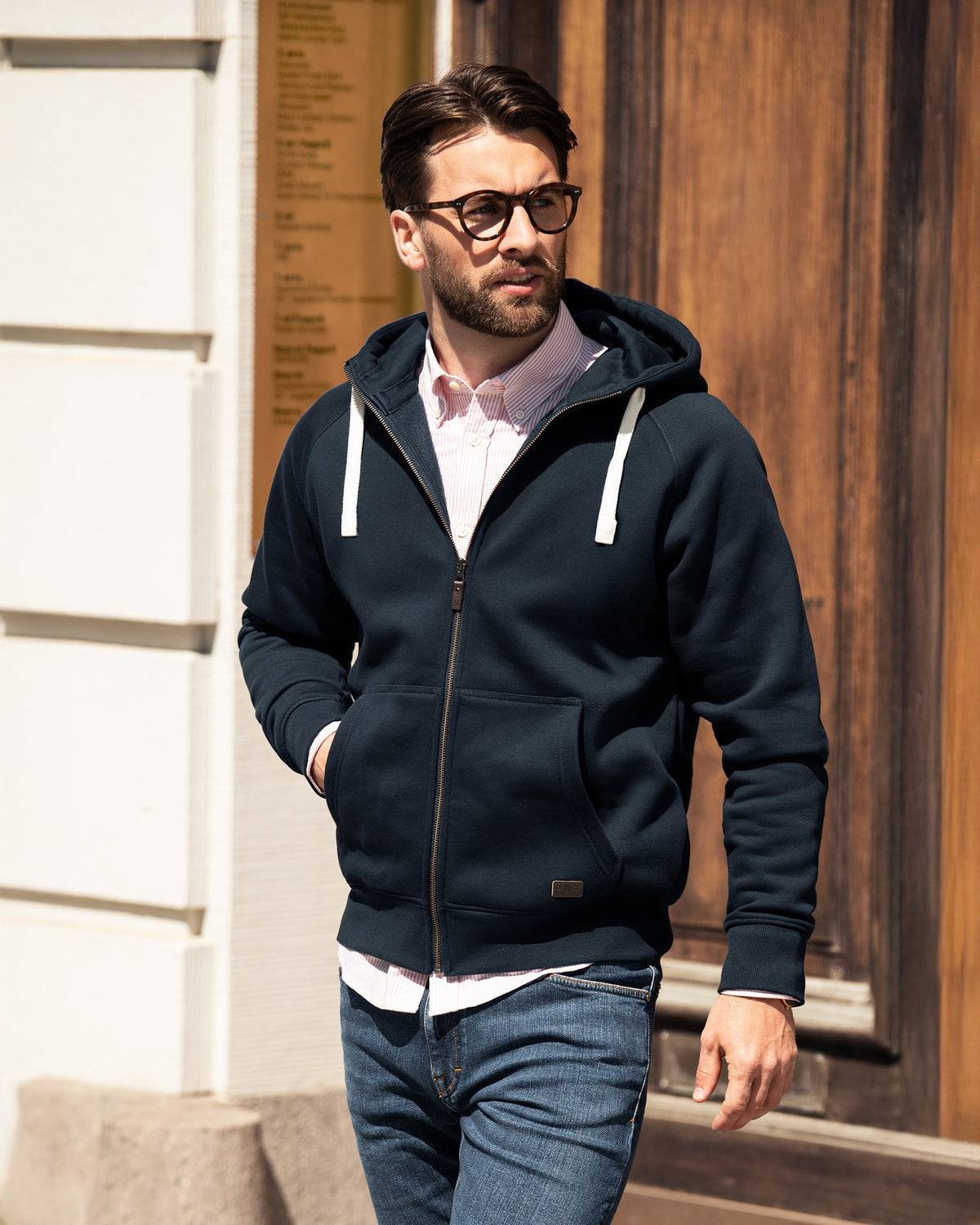 Williamsburg Men Navy AW25 Modelimage