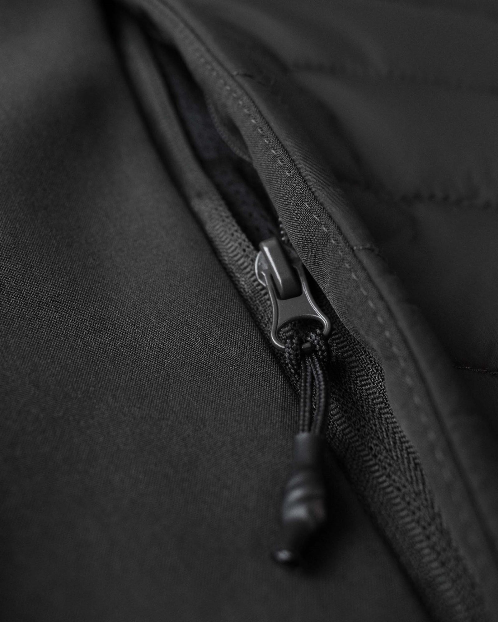 Bloomsdale Men Black Back