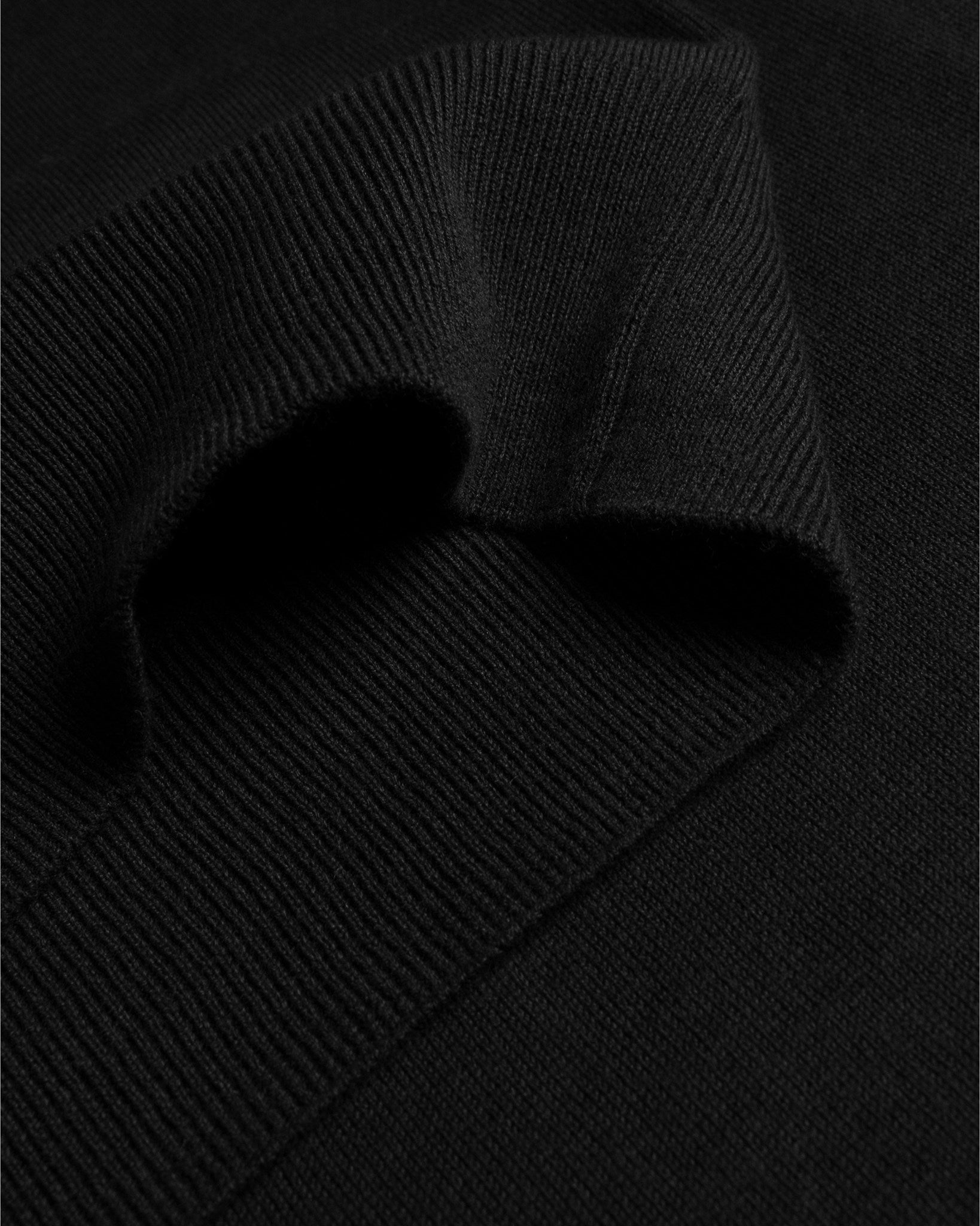 Brighton O Neck Men Black Closeup 2