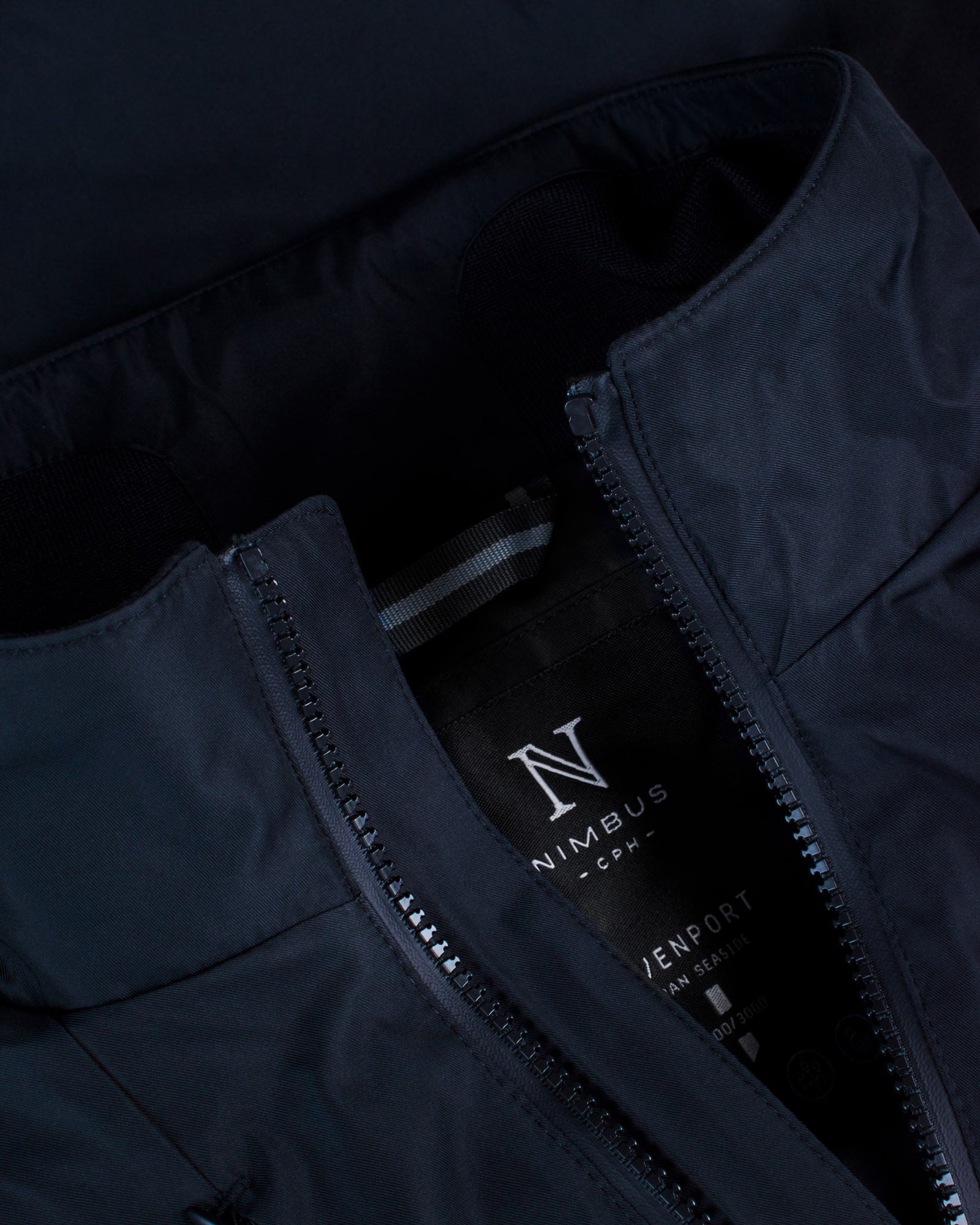 Davenport Men Navy Back