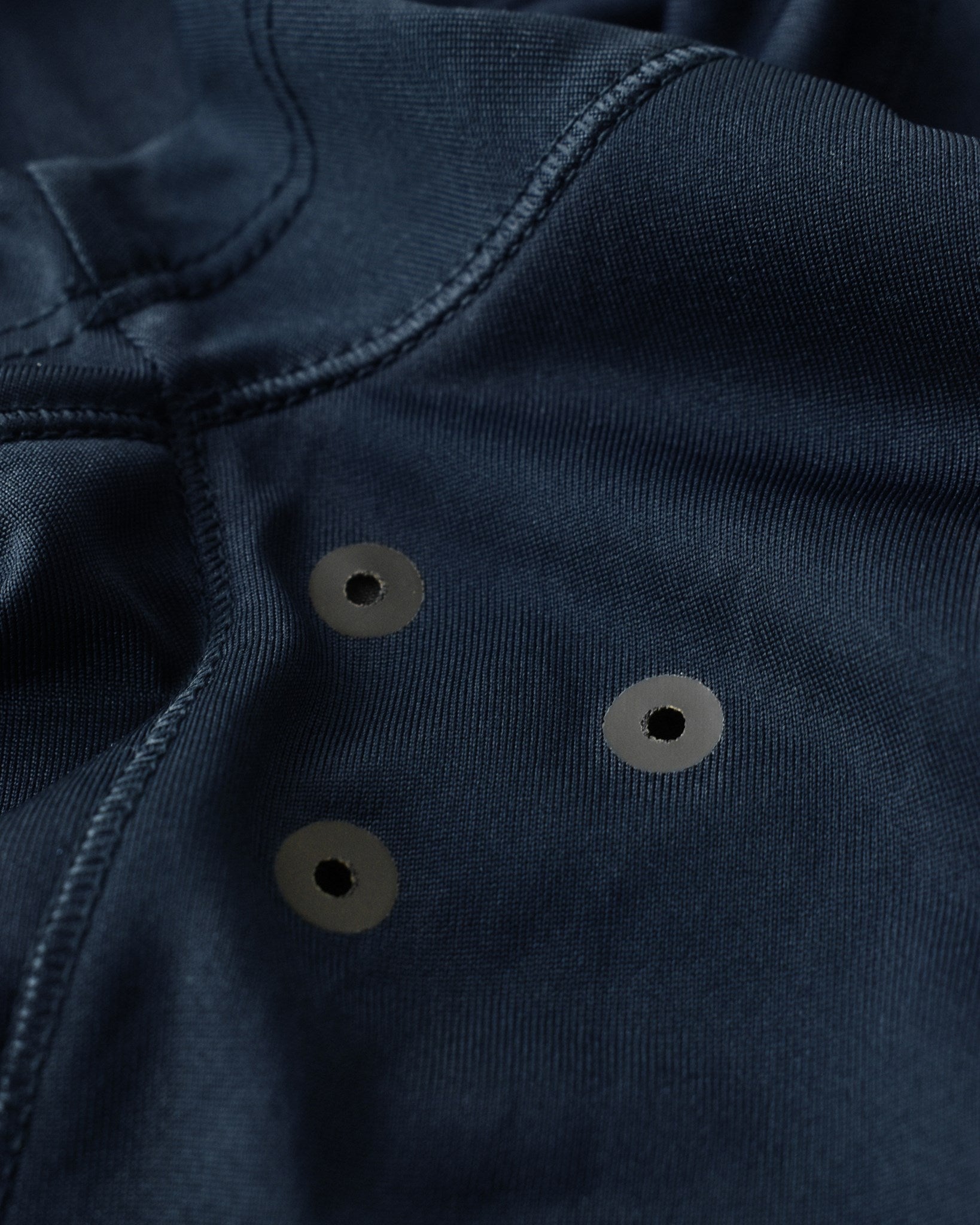 Freemont Women Navy Closeup 3