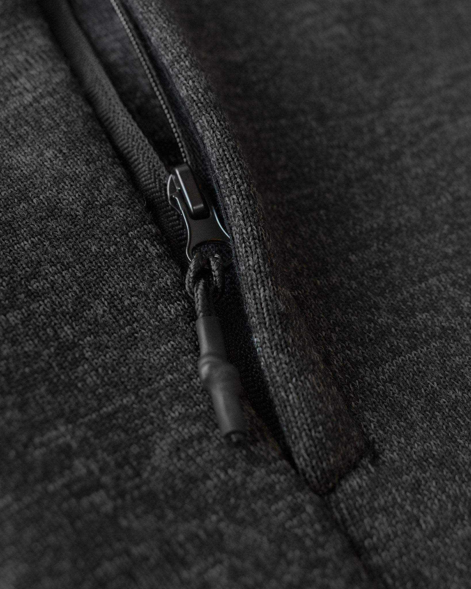 Montana Men Dark Grey Melange Closeup 3