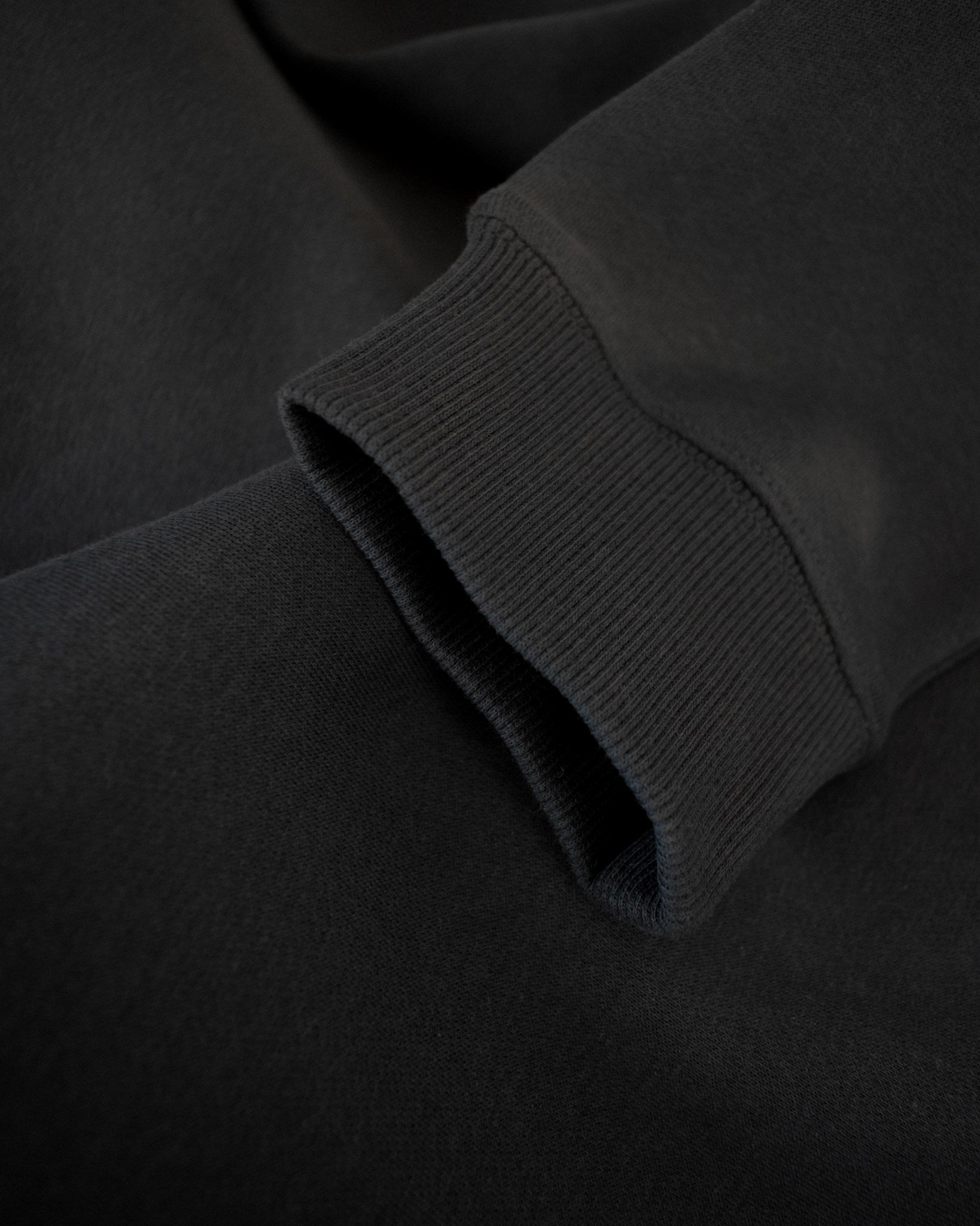 Trenton Unisex Black Closeup 3