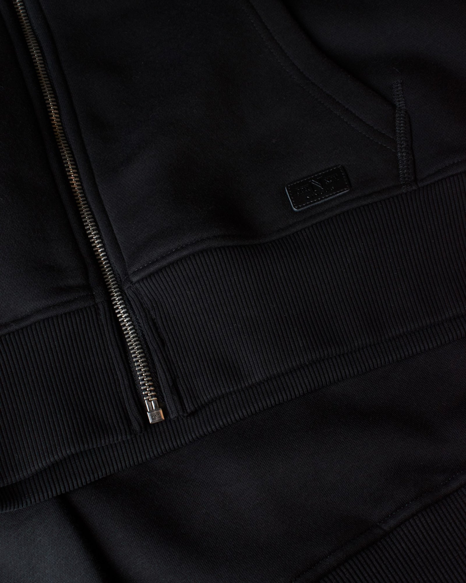 Williamsburg Men Black Back