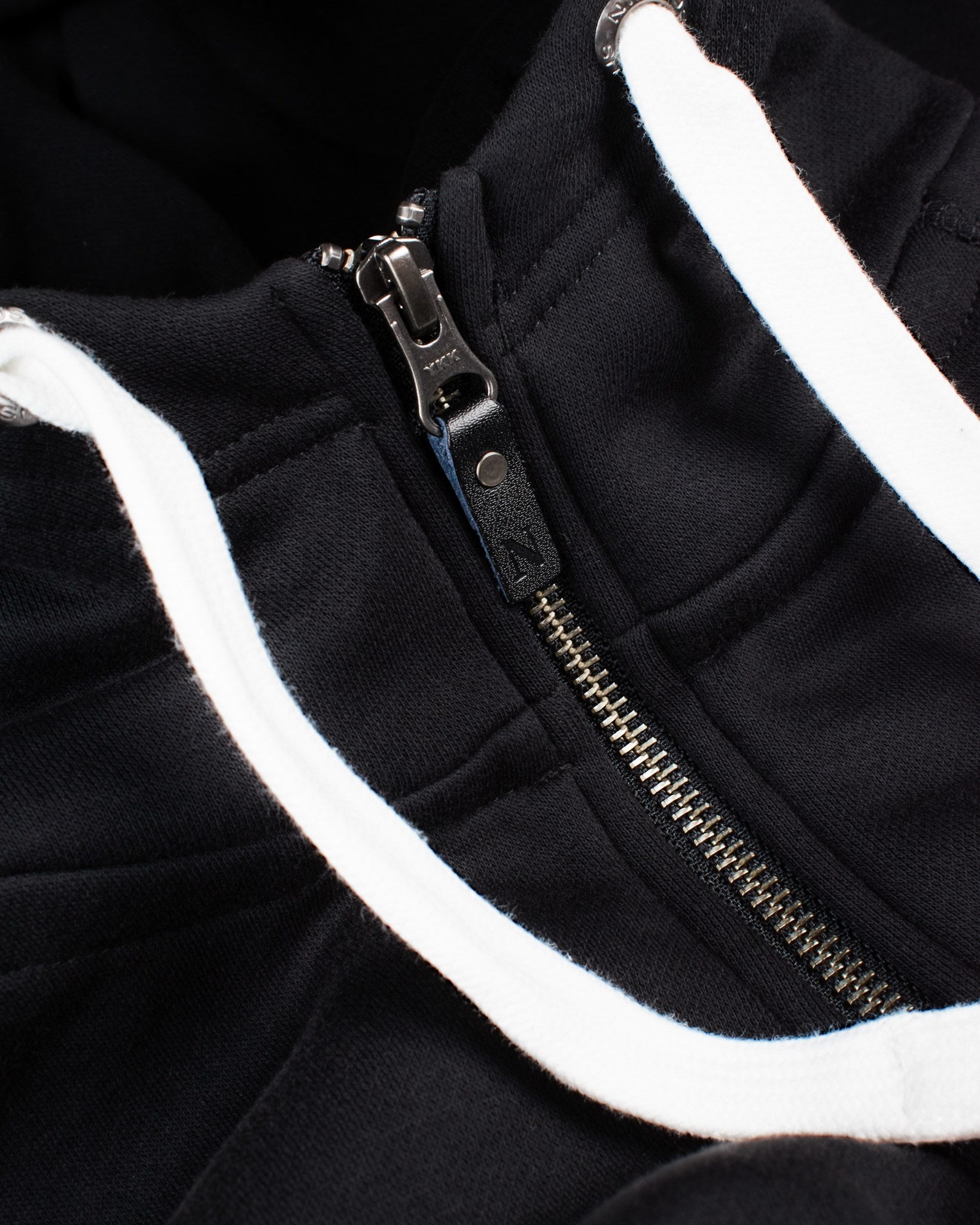 Williamsburg Women Black Closeup 2